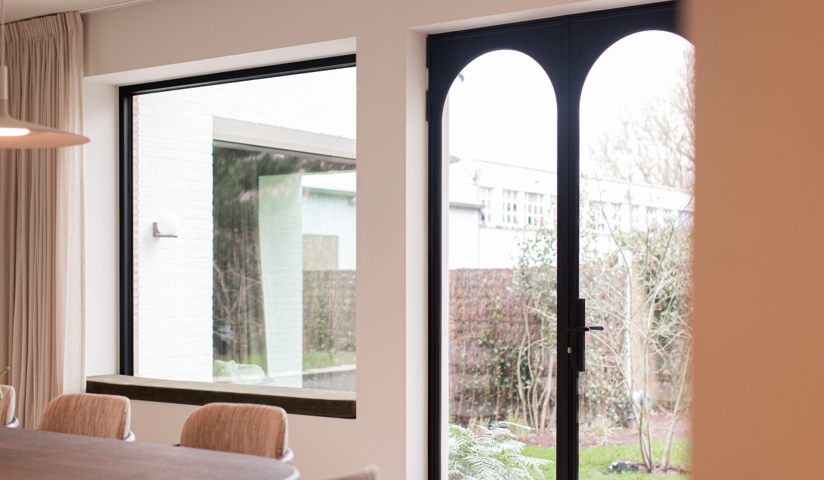 Fraam in het Sundae Huis: Stalen deuren als blikvanger