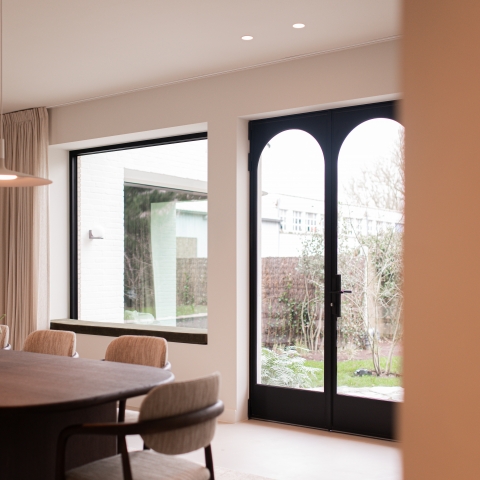 Fraam in het Sundae Huis: Stalen deuren als blikvanger