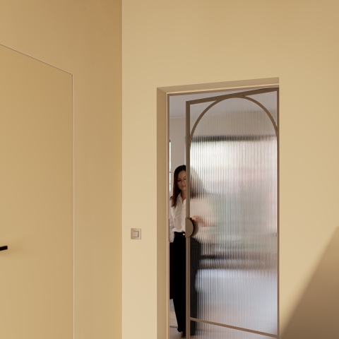 Fraam in het Sundae Huis: Stalen deuren als blikvanger